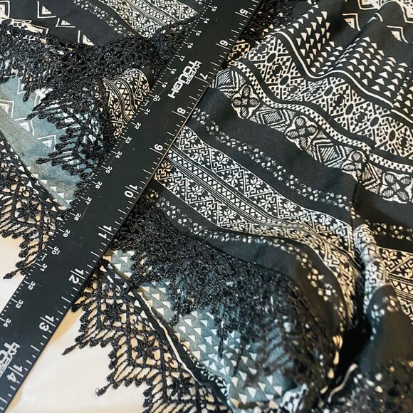 Charlotte Russe Womens Black & White Patterned Lace Trim Shorts Size M - Picture 4 of 8